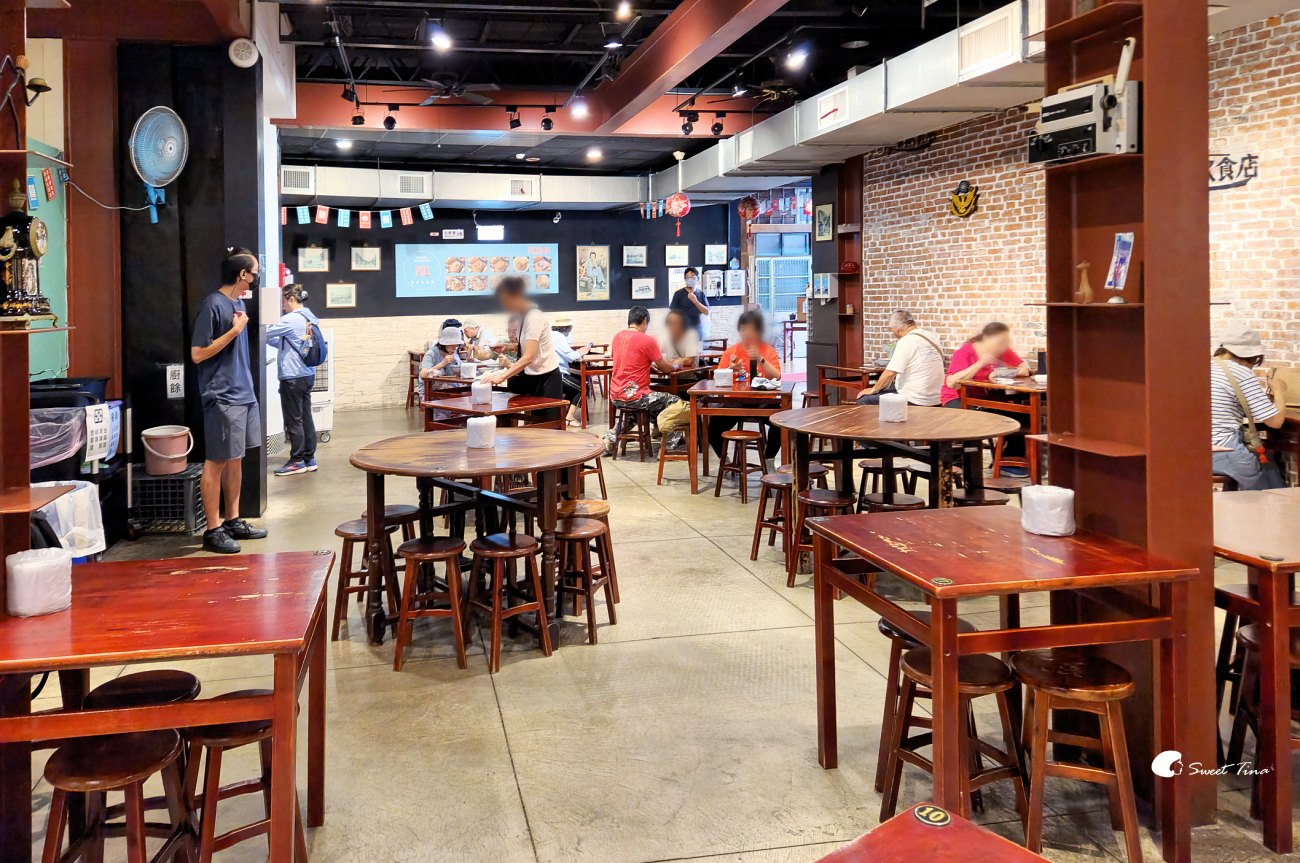 厚道飲食店寬敝用餐空間