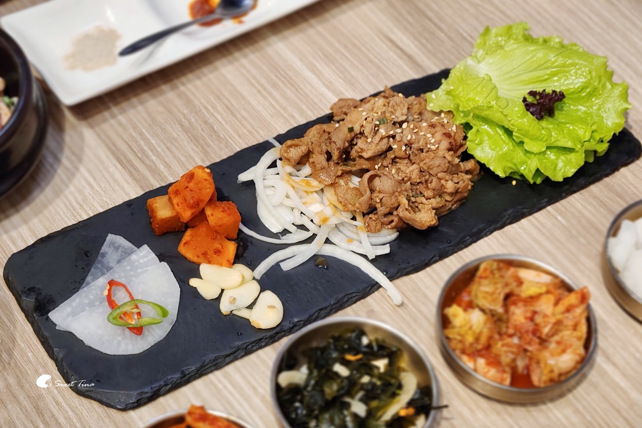 梨谷韓式鐵板炭火烤肉｜信義區韓式料理推薦，小菜無限續超滿足！