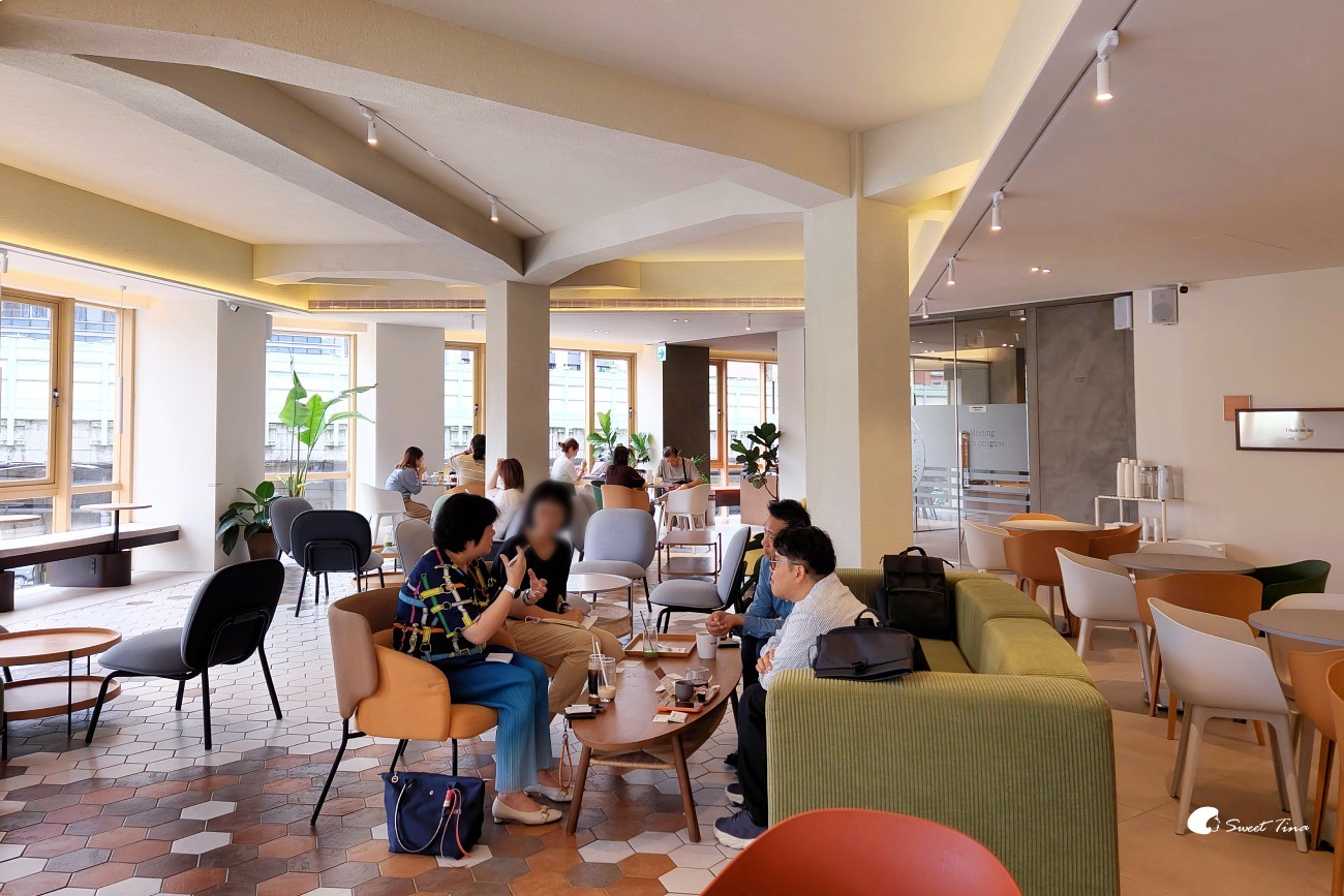 伯朗咖啡南京概念店｜松江南京站咖啡廳推薦，質感早午餐，有插座適合工作