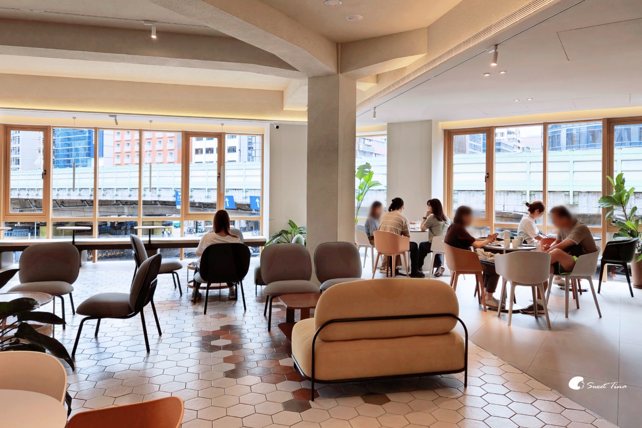伯朗咖啡南京概念店｜松江南京站咖啡廳推薦，質感早午餐，有插座適合工作