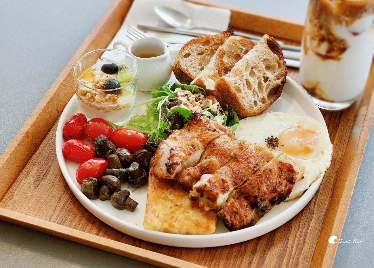 伯朗咖啡南京概念店｜松江南京站咖啡廳推薦，質感早午餐，有插座適合工作