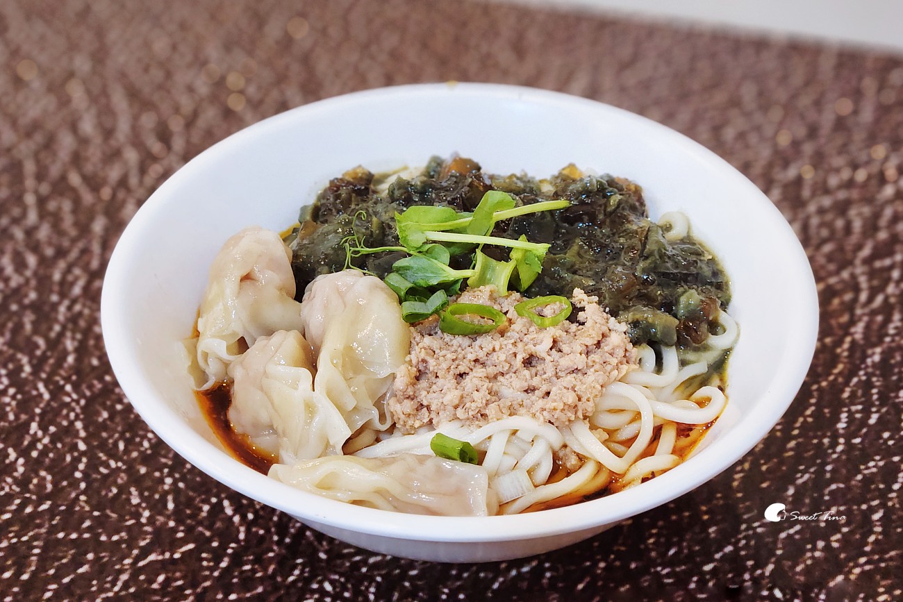 查記麵館|皮蛋抄手麵大推,台北101附近的隱藏美食 查記麵館|皮蛋抄手麵大推,台北101附近的隱藏美食