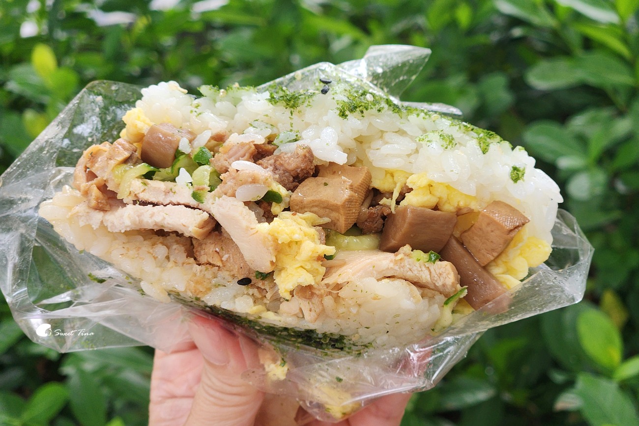 大三角飯糰｜永春市場美食推薦，雙拼大份量飯糰超滿足