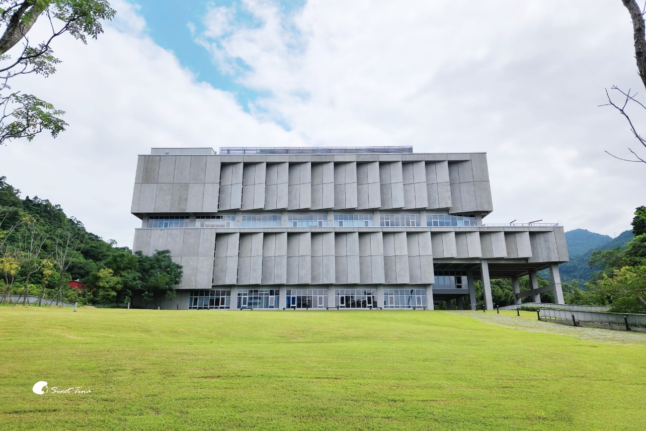 廢墟咖啡湖村店｜木柵不限時咖啡廳，政大湖畔的療癒時光！