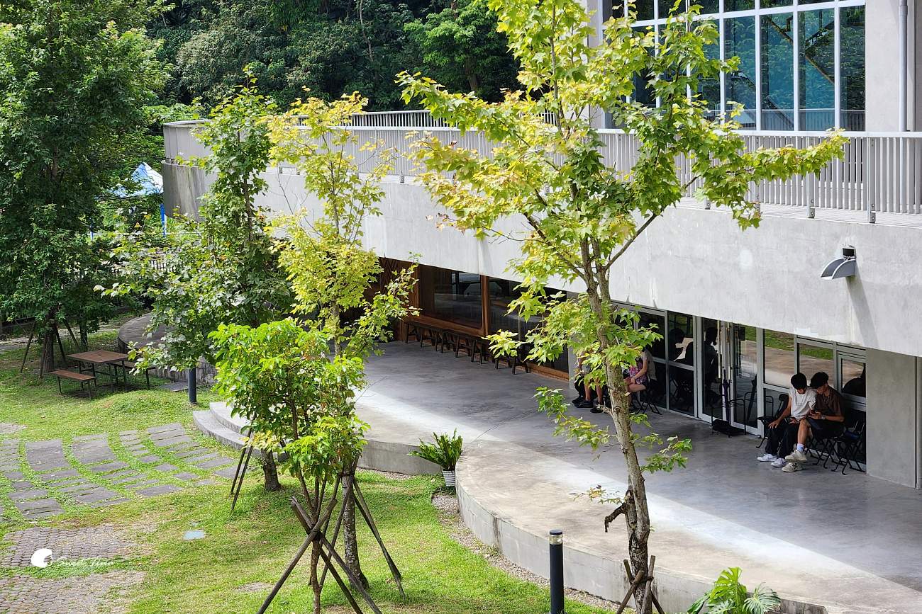 廢墟咖啡湖村店｜木柵不限時咖啡廳，政大湖畔的療癒時光！